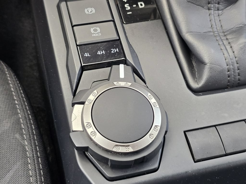 Certified 2024 Toyota Tacoma SR AWD/4WD image 7