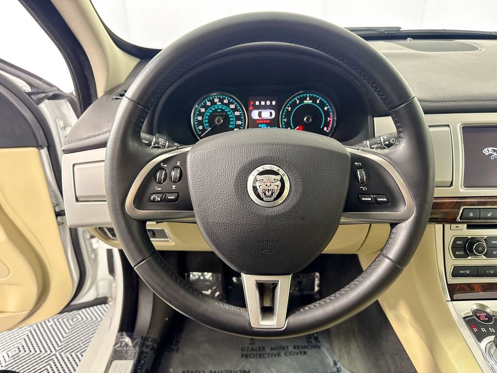 Used 2012 Jaguar XF image 11