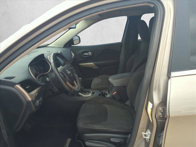Used 2017 Jeep Cherokee Latitude FWD image 15