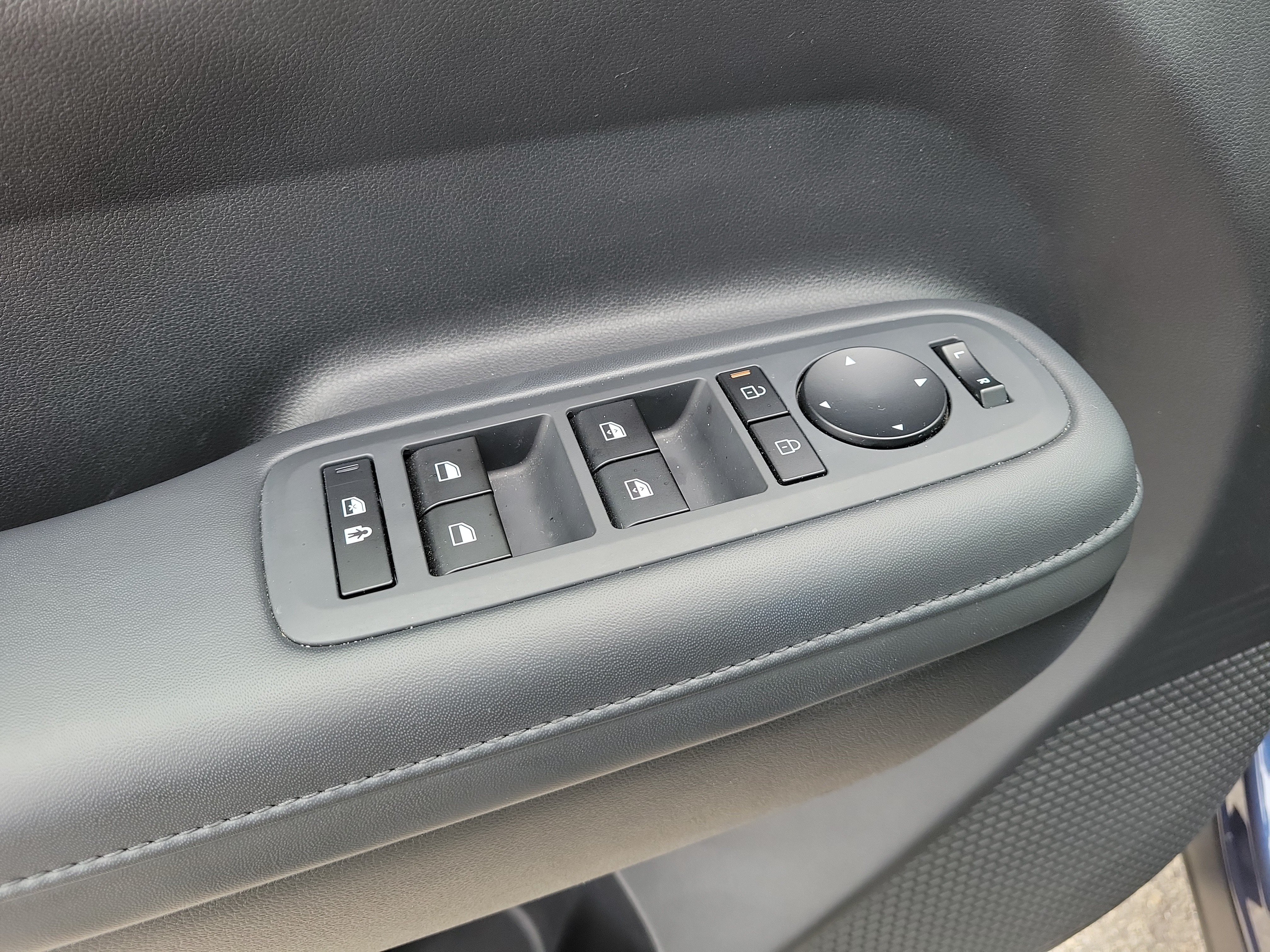 Used 2025 Hyundai Santa Fe SEL AWD/4WD image 12
