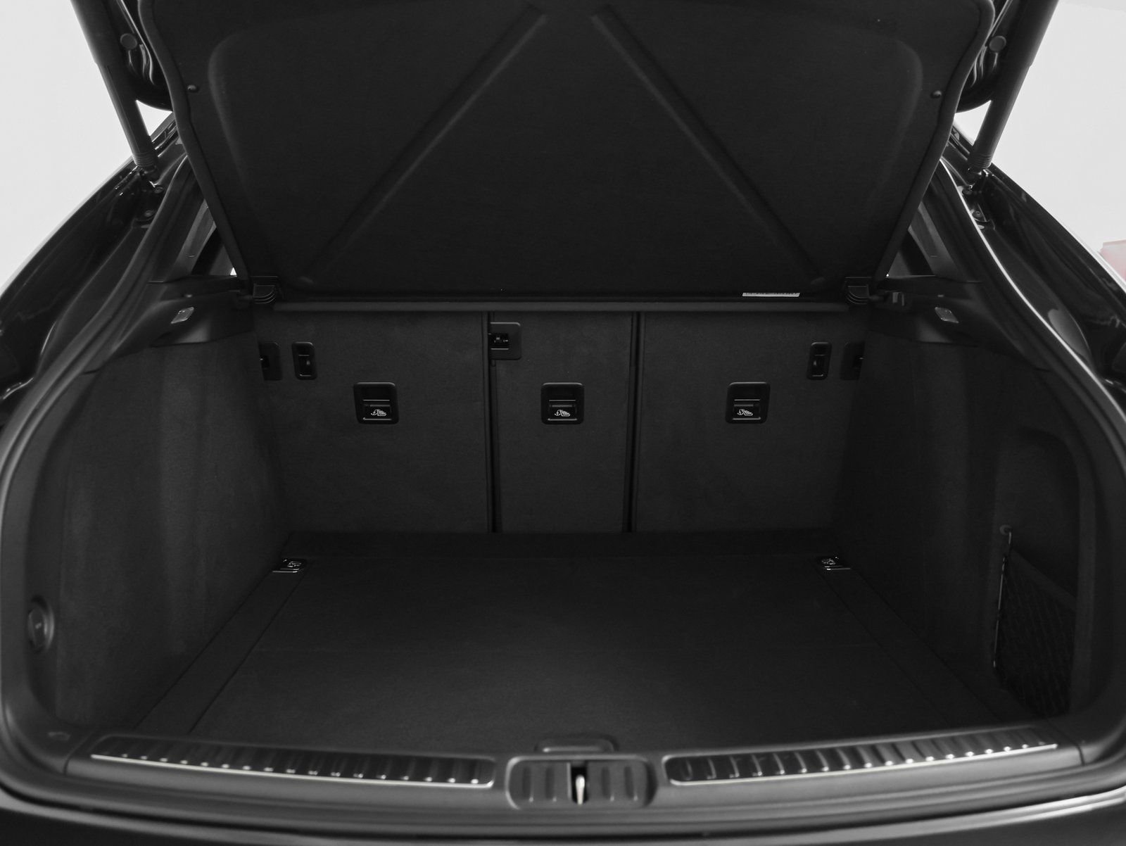 Certified 2025 Porsche Macan image 16