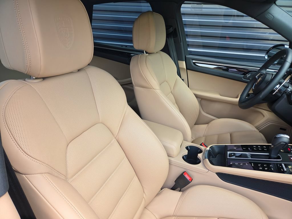 Certified 2026 Porsche Macan AWD/4WD image 19