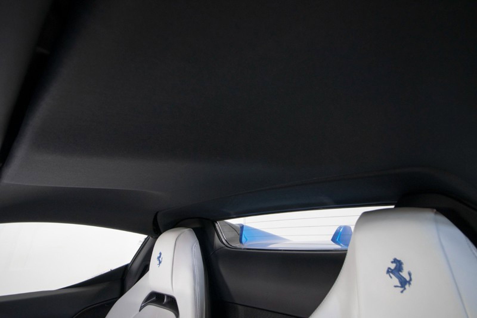 Used 2024 Ferrari SF90 Spider image 59