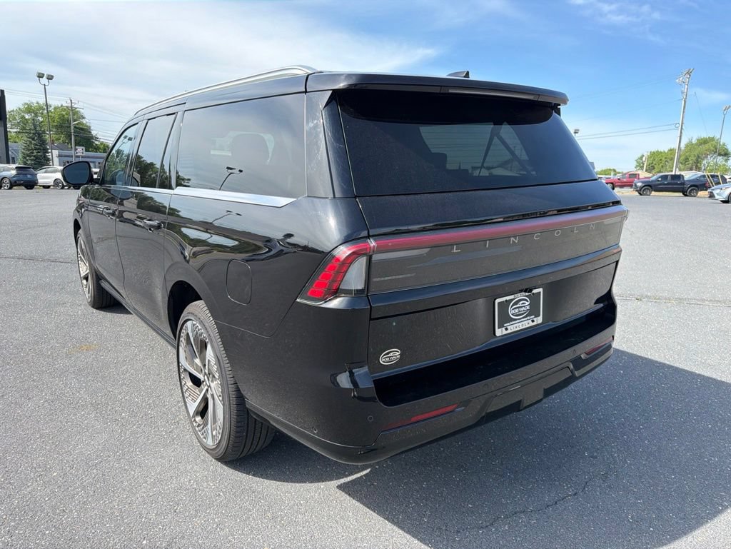 Certified 2025 Lincoln Navigator L Black Label AWD/4WD image 3