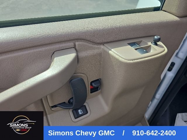 Used 2025 GMC Savana 3500 RWD image 13