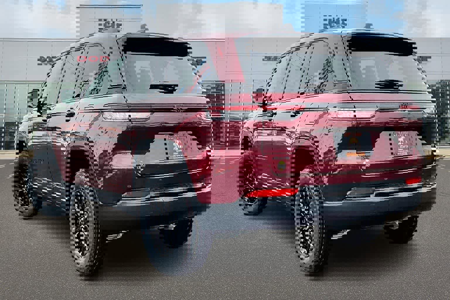 New 2025 Jeep Grand Cherokee Altitude image 4