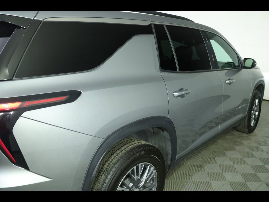 Used 2025 Chevrolet Traverse LT FWD image 19