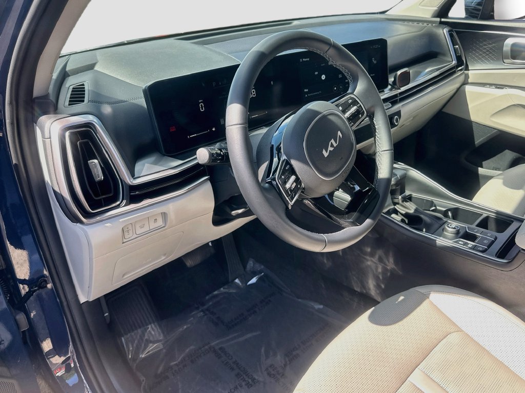 Certified 2025 Kia Sorento EX w/ Panoramic Sunroof Package FWD image 9