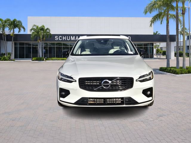 Used 2022 Volvo S60 B5 Momentum w/ Premium Package image 2