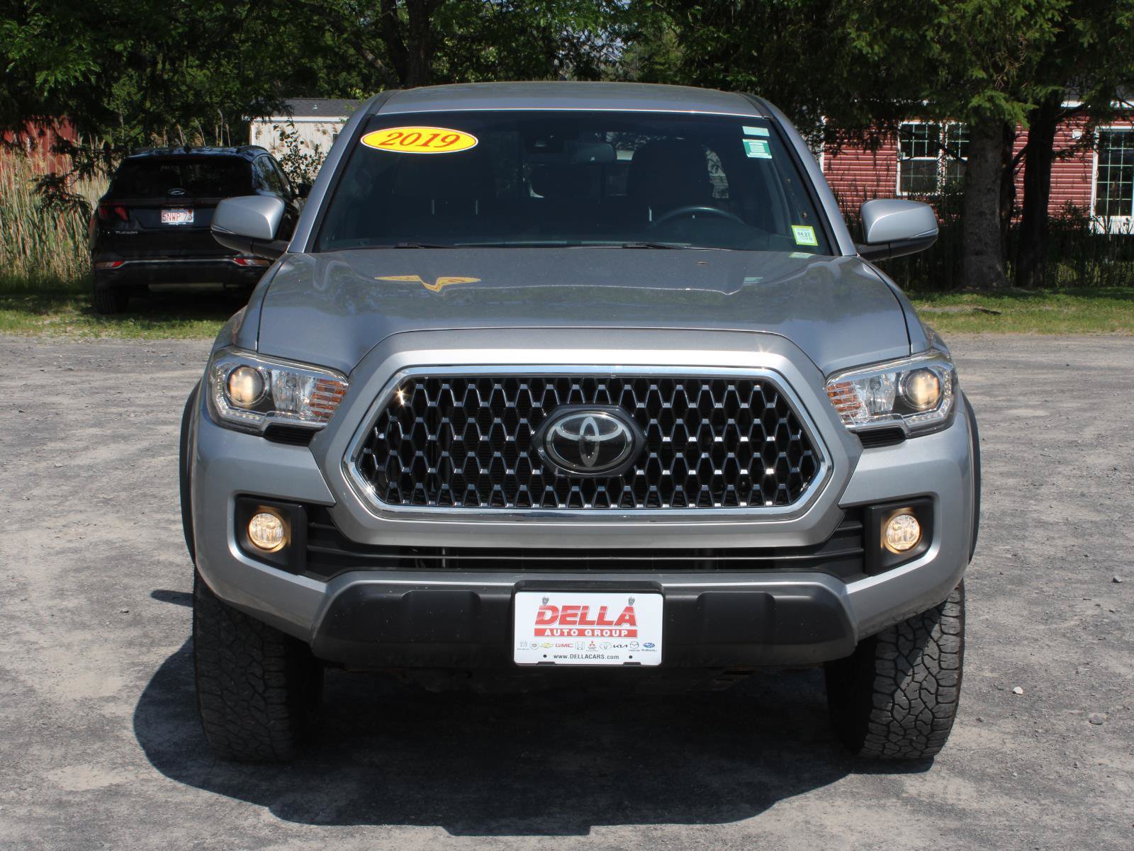 Used 2019 Toyota Tacoma TRD Off-Road AWD/4WD image 2