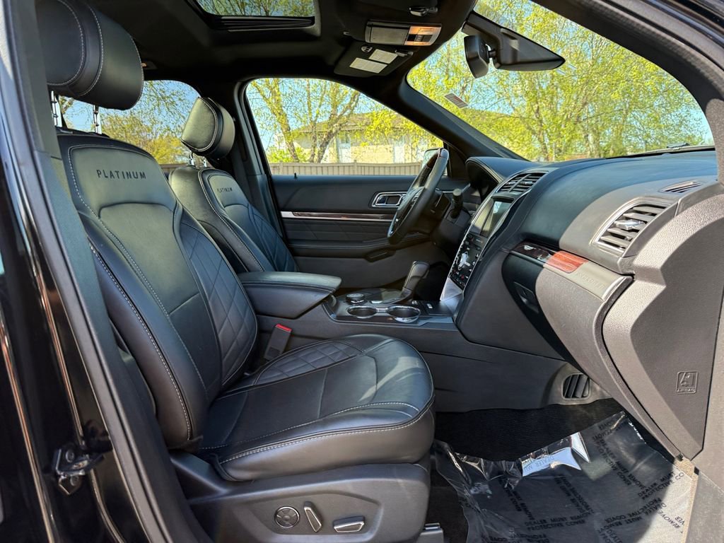 Used 2017 Ford Explorer Platinum image 32