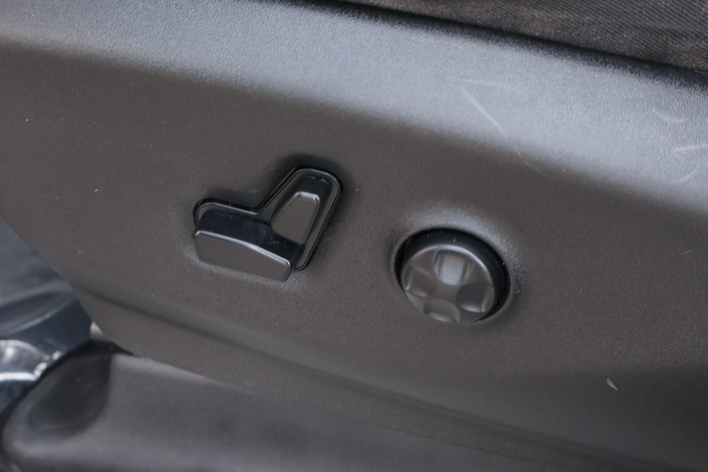 Used 2021 Chrysler Pacifica Touring-L w/ Uconnect Theater Family Group image 18