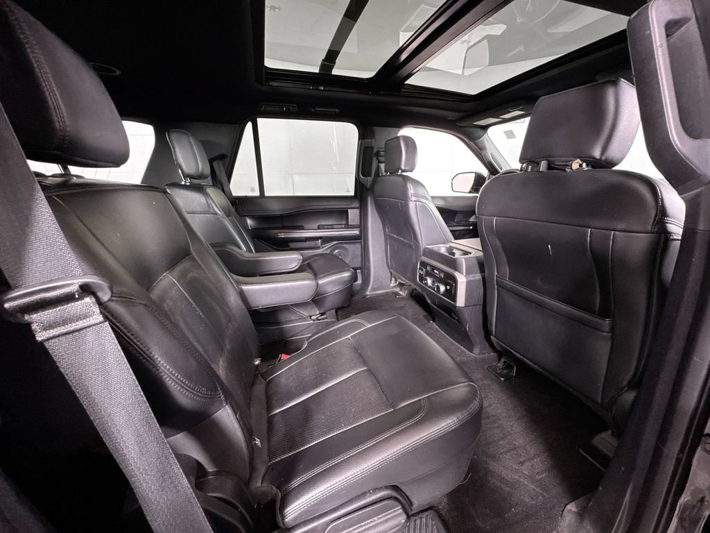 Used 2020 Ford Expedition XLT w/ Equipment Group 202A AWD/4WD image 29