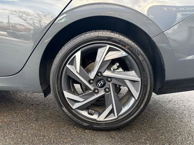 Used 2025 Hyundai Elantra SEL image 4
