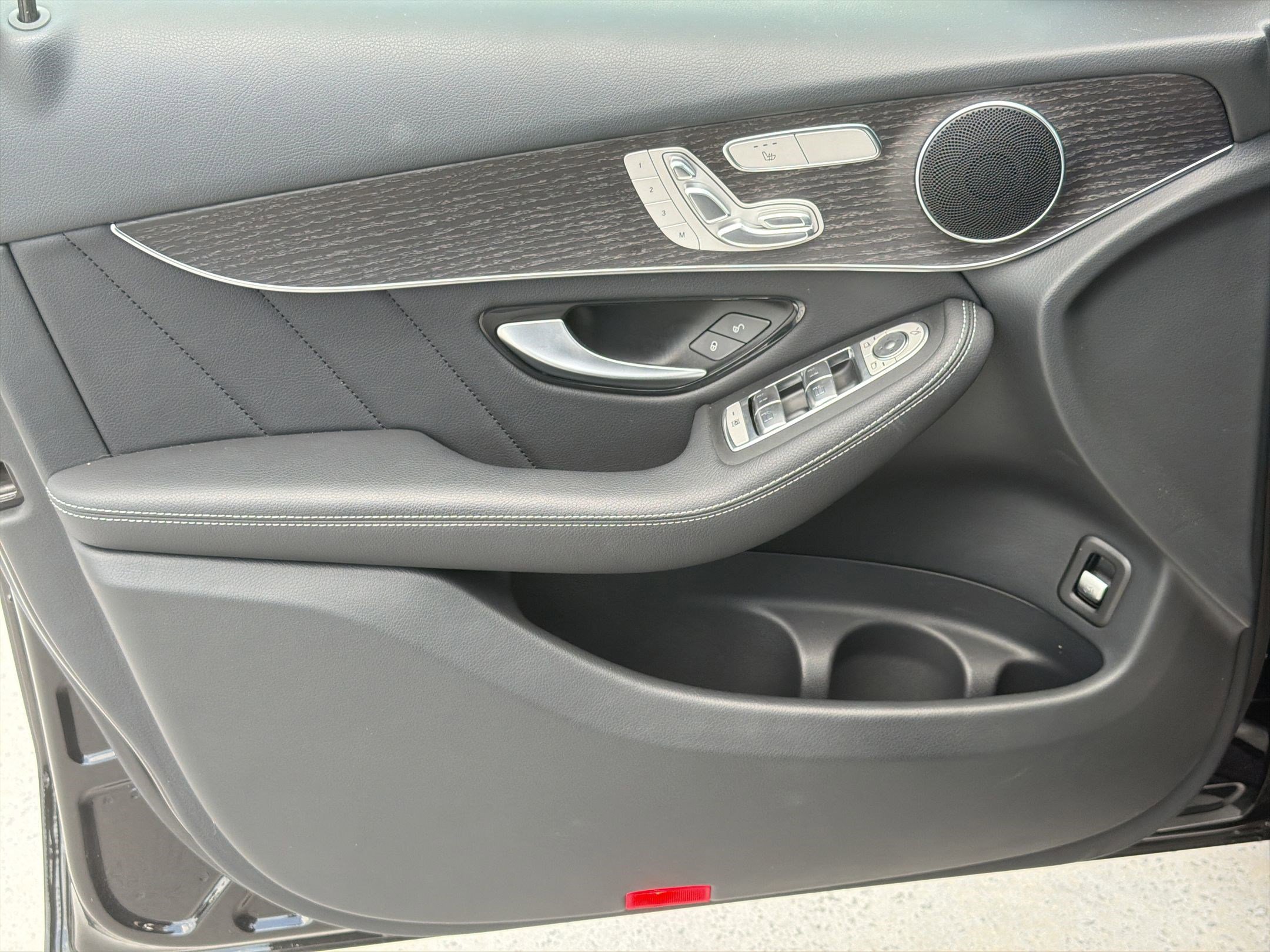 Used 2022 Mercedes-Benz GLC 300 4MATIC image 13