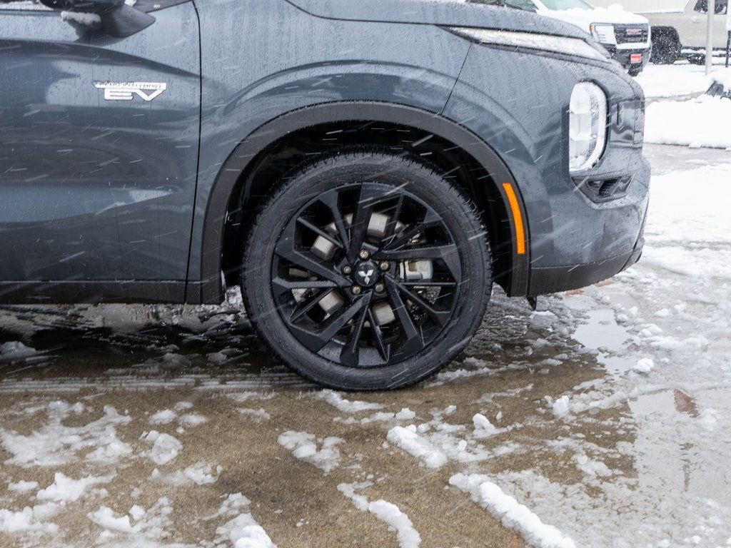 Used 2024 Mitsubishi Outlander 4WD Plug-In Hybrid image 39