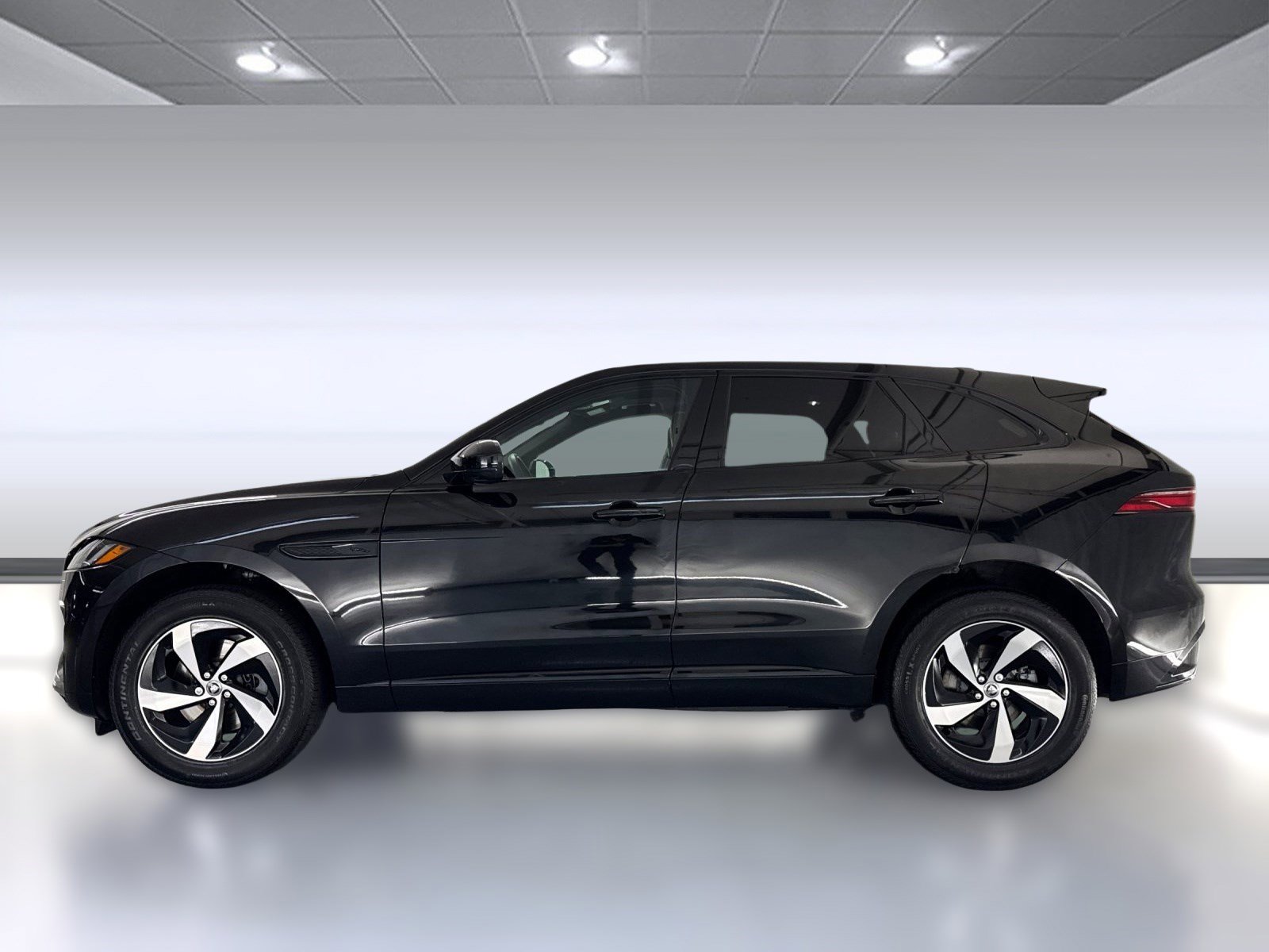 Used 2024 Jaguar F-PACE R-Dynamic S image 2