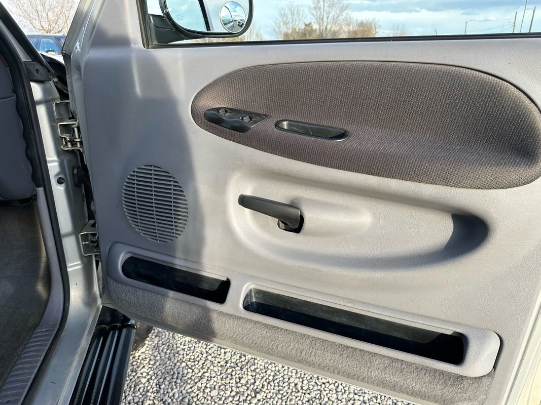 Used 1999 Dodge Ram 3500 Truck SLT image 13