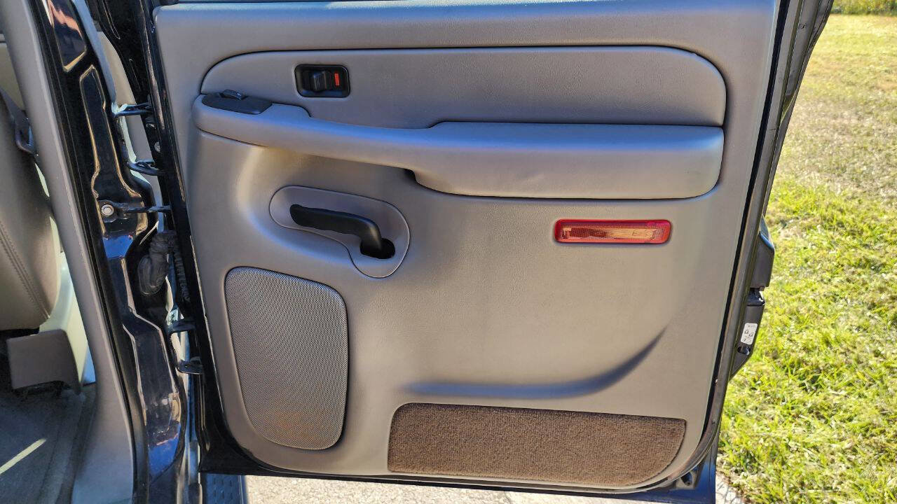 Used 2005 Chevrolet Avalanche LS w/ Preferred Equipment Group image 18