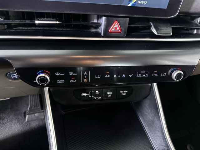 Used 2025 Kia Carnival FWD image 17