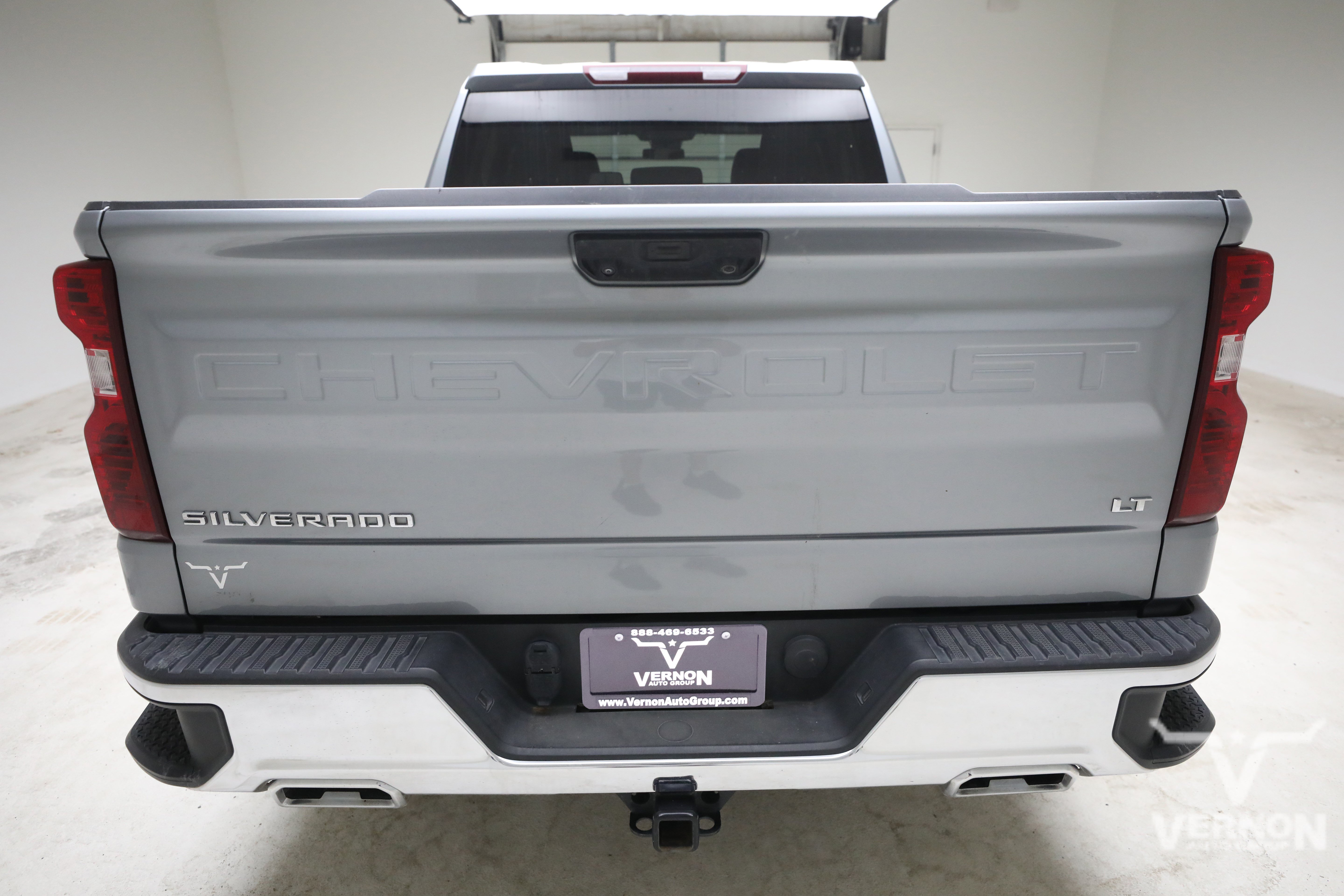 Used 2023 Chevrolet Silverado 1500 LT w/ Z71 Off-Road Package AWD/4WD image 4