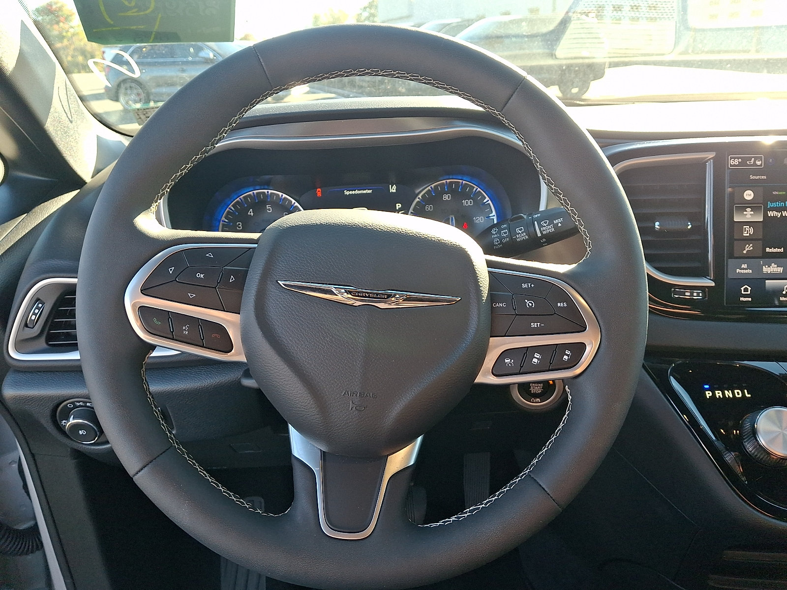 Used 2026 Chrysler Pacifica Select FWD image 19