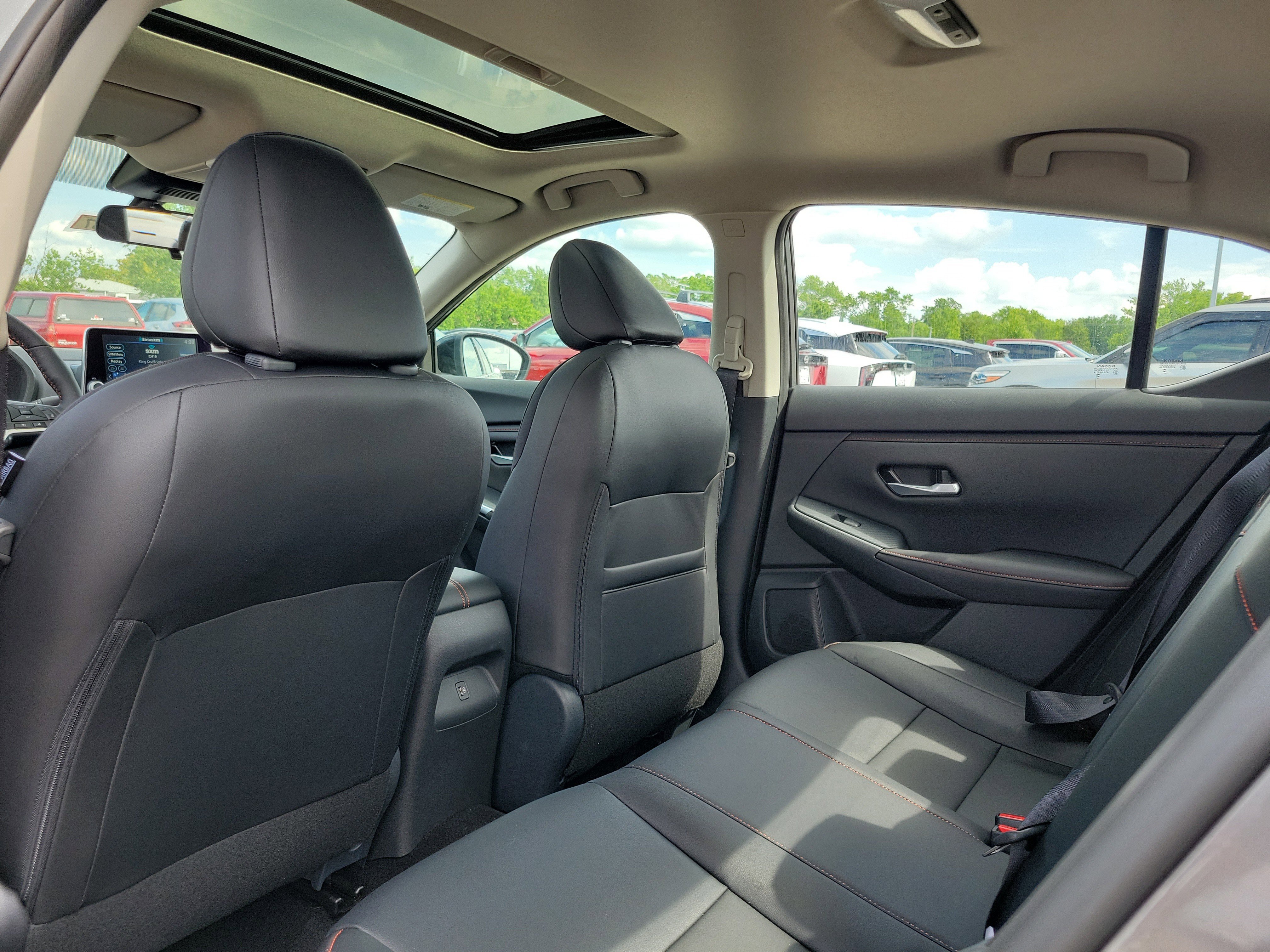 Used 2025 Nissan Sentra SR w/ SR Premium Package image 14