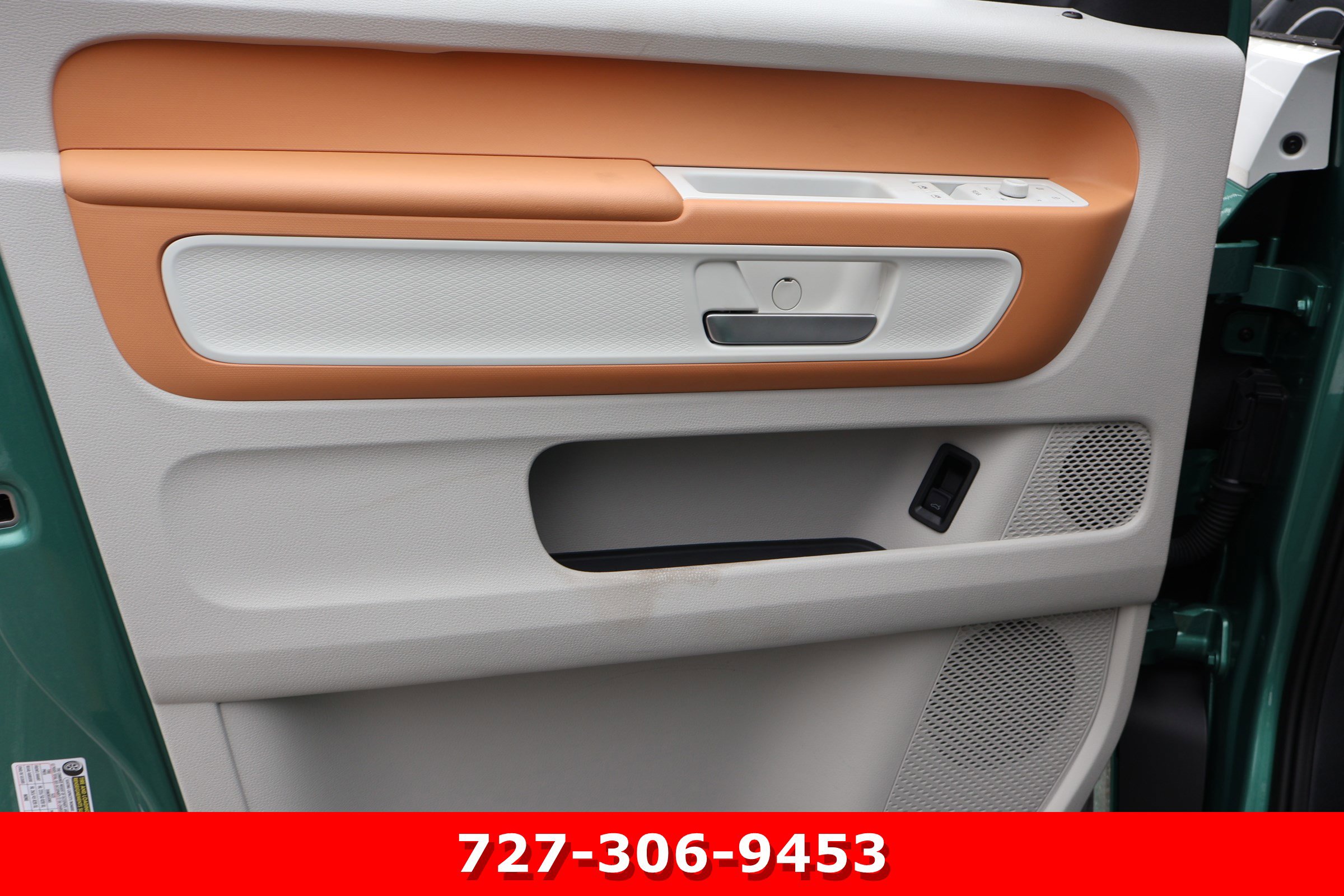 Used 2025 Volkswagen ID. Buzz 1st Edition image 14