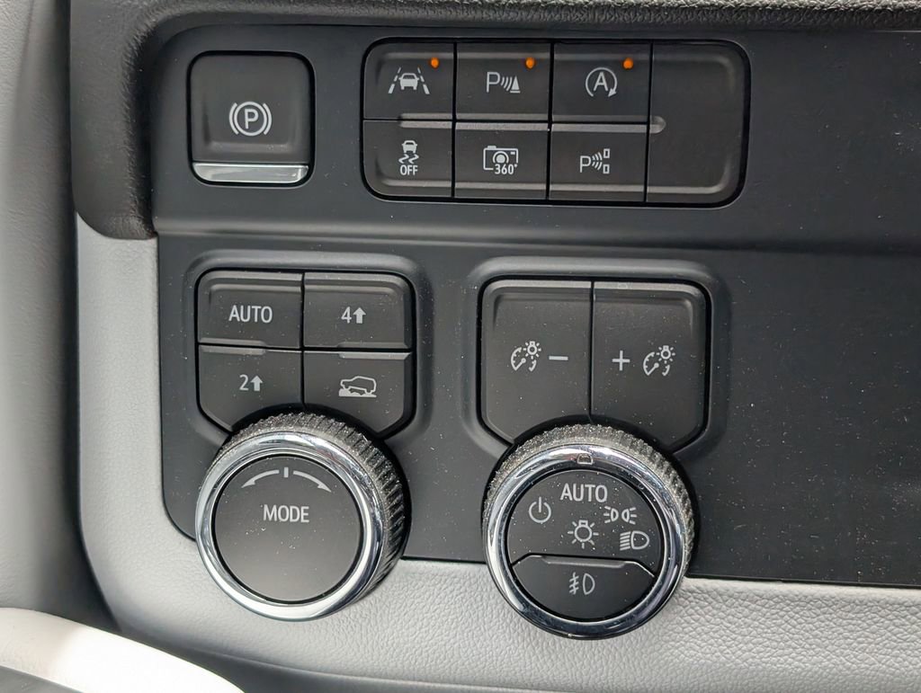 Used 2025 Chevrolet Tahoe Premier AWD/4WD image 29