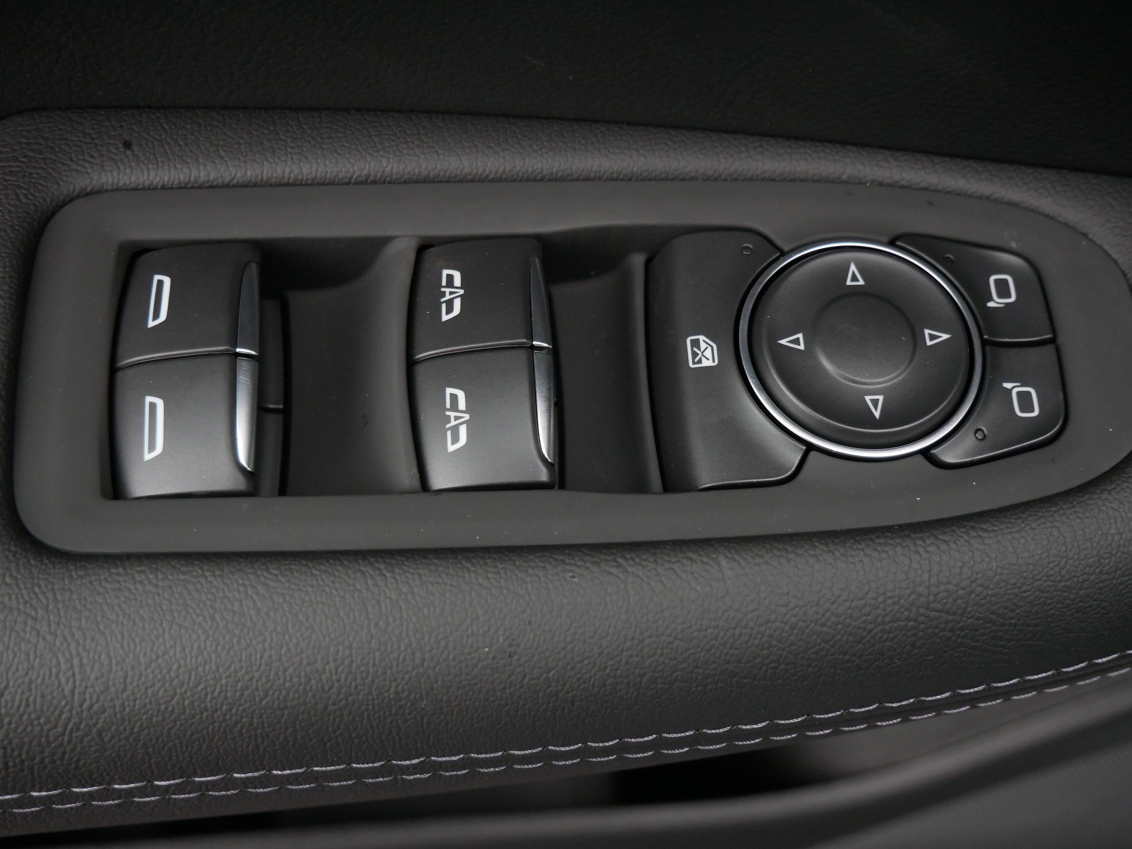 New 2026 Cadillac XT5 Luxury image 17