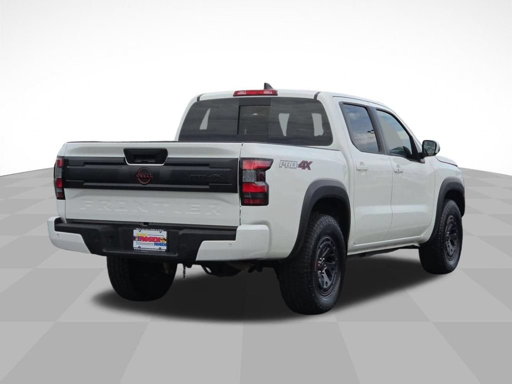 Used 2026 Nissan Frontier PRO-4X AWD/4WD image 3