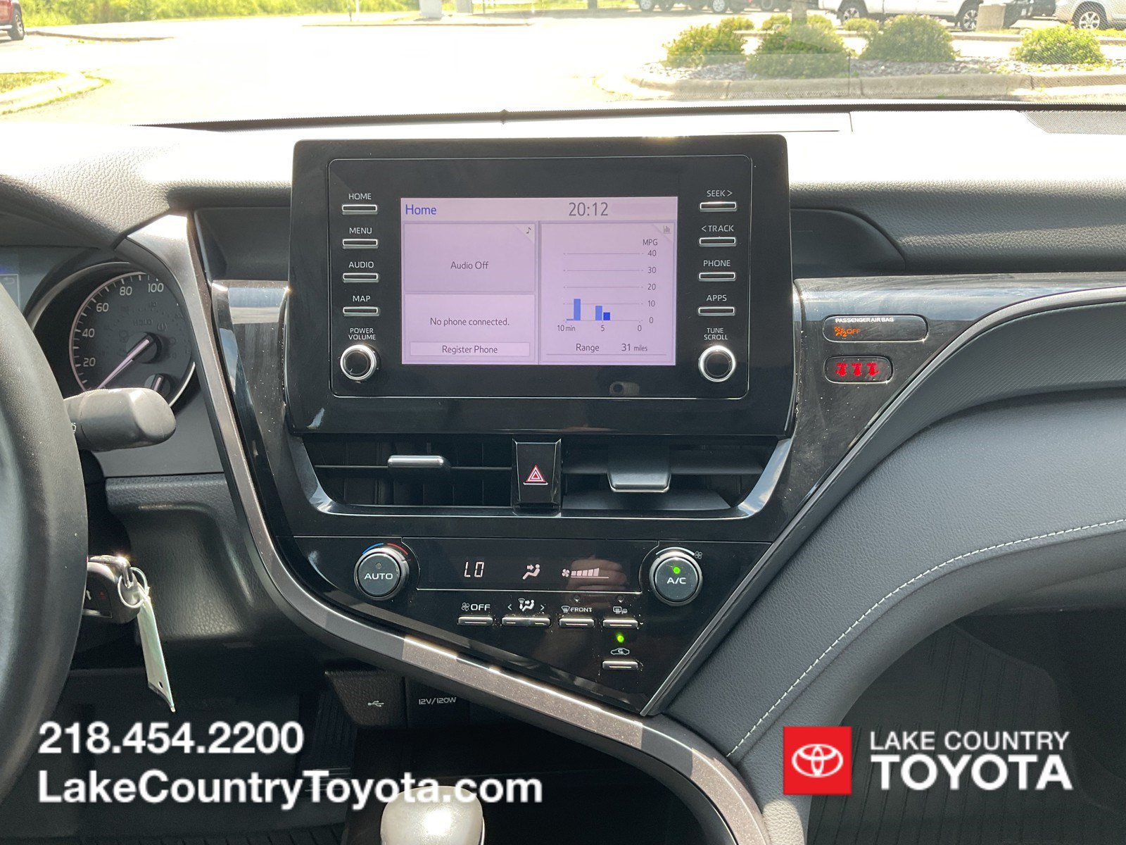 Used 2024 Toyota Camry SE FWD image 17