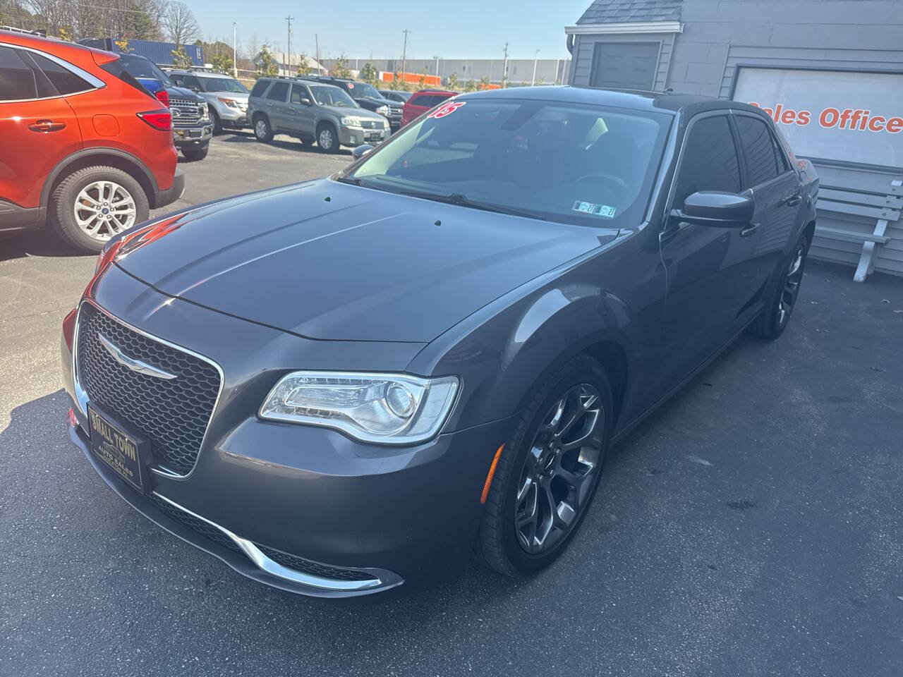 Used 2015 Chrysler 300 Limited RWD image 3