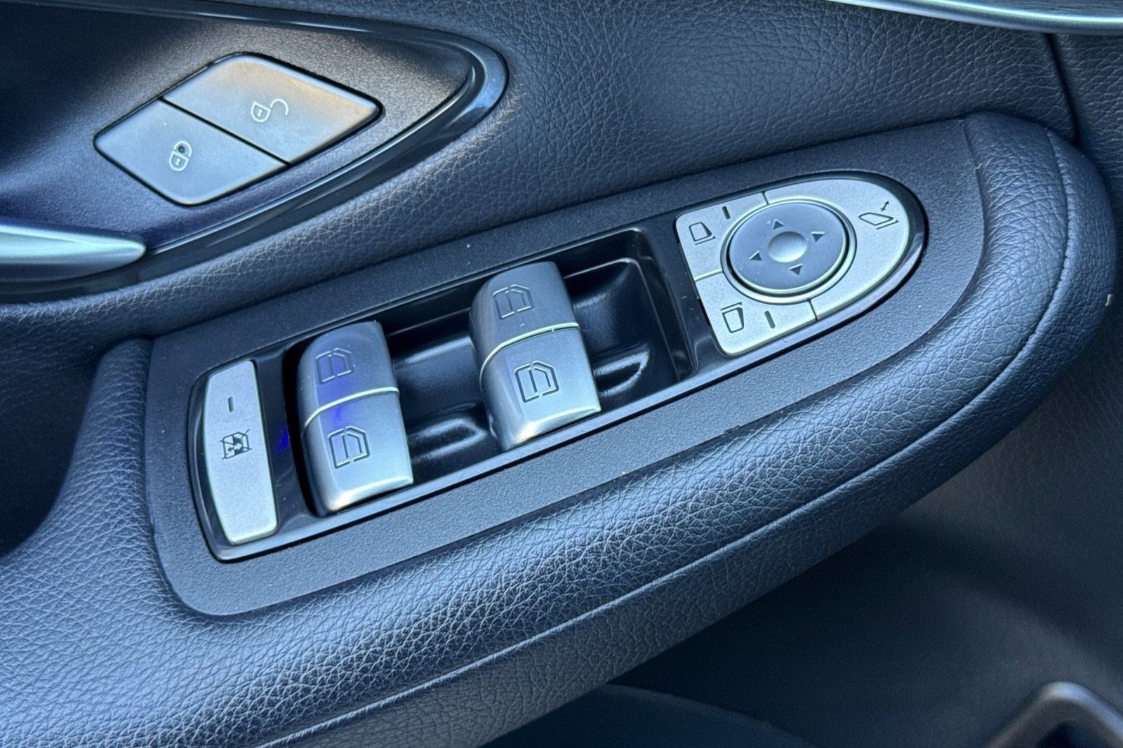 Used 2022 Mercedes-Benz GLC 300 4MATIC image 12