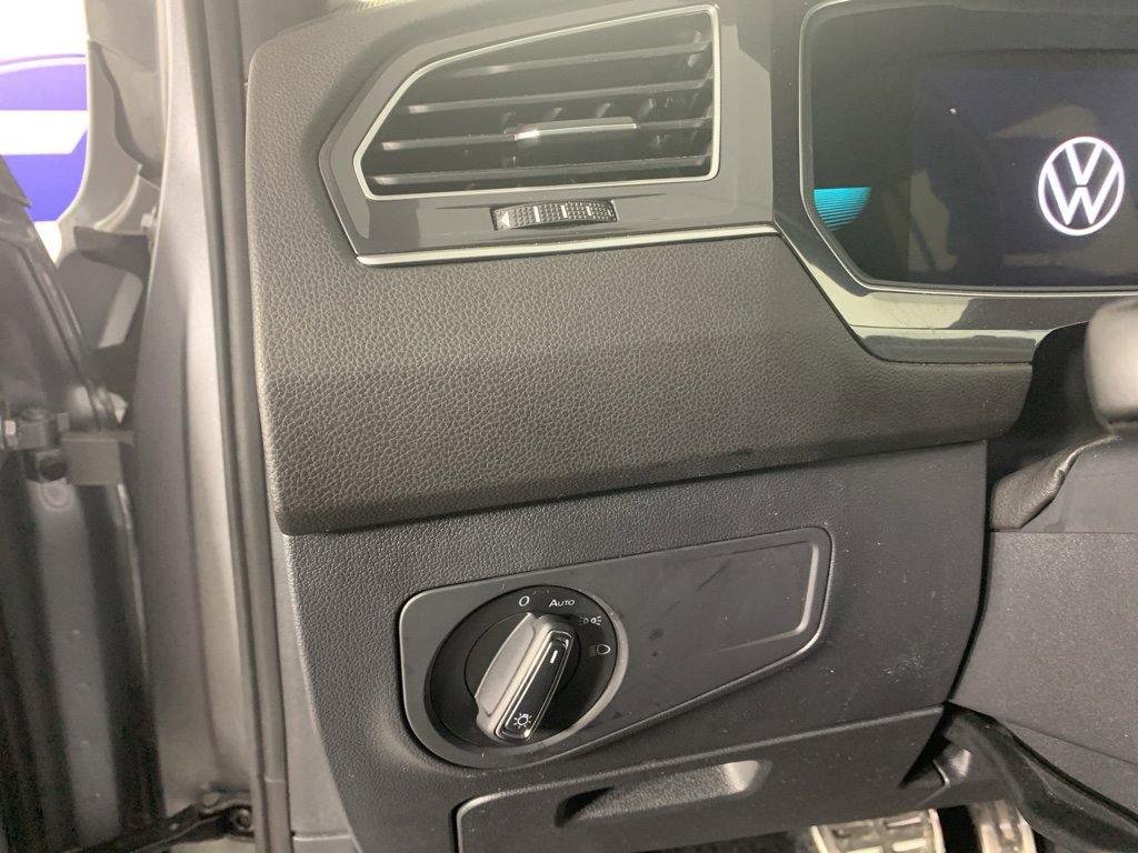 Used 2024 Volkswagen Tiguan SE R-Line image 17