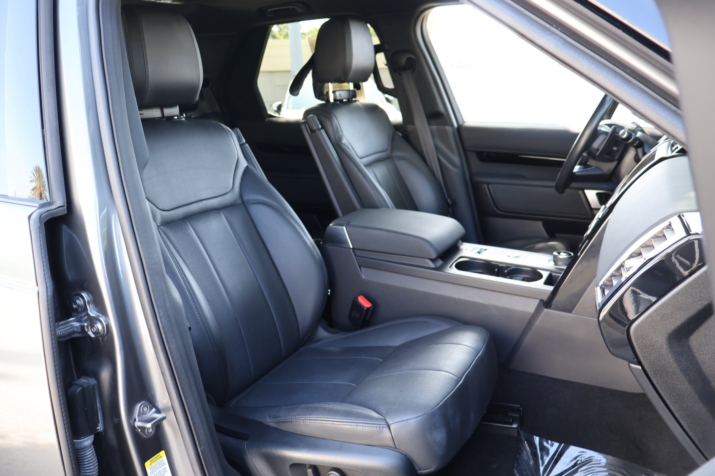 Used 2019 Land Rover Discovery SE AWD/4WD image 22