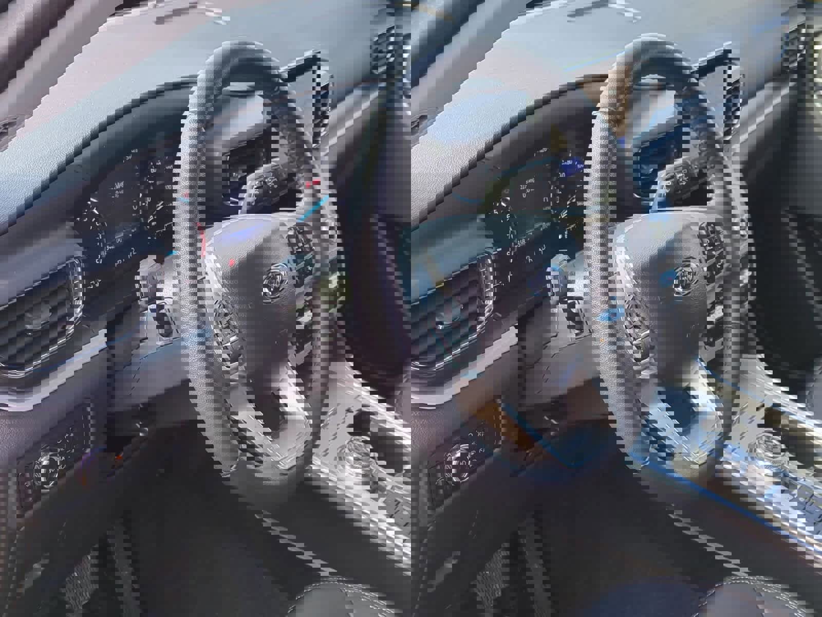 Used 2023 Ford Explorer XLT w/ Equipment Group 202A image 10