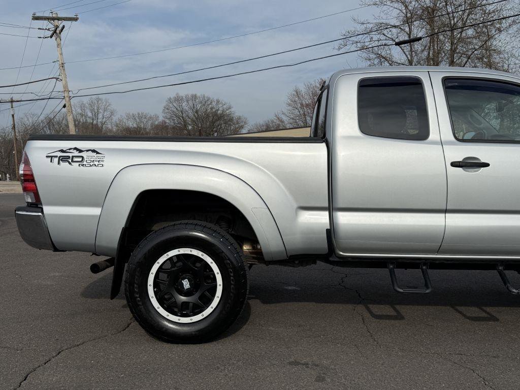 Used 2011 Toyota Tacoma 4x4 Access Cab w/ SR5 Pkg #2 image 9