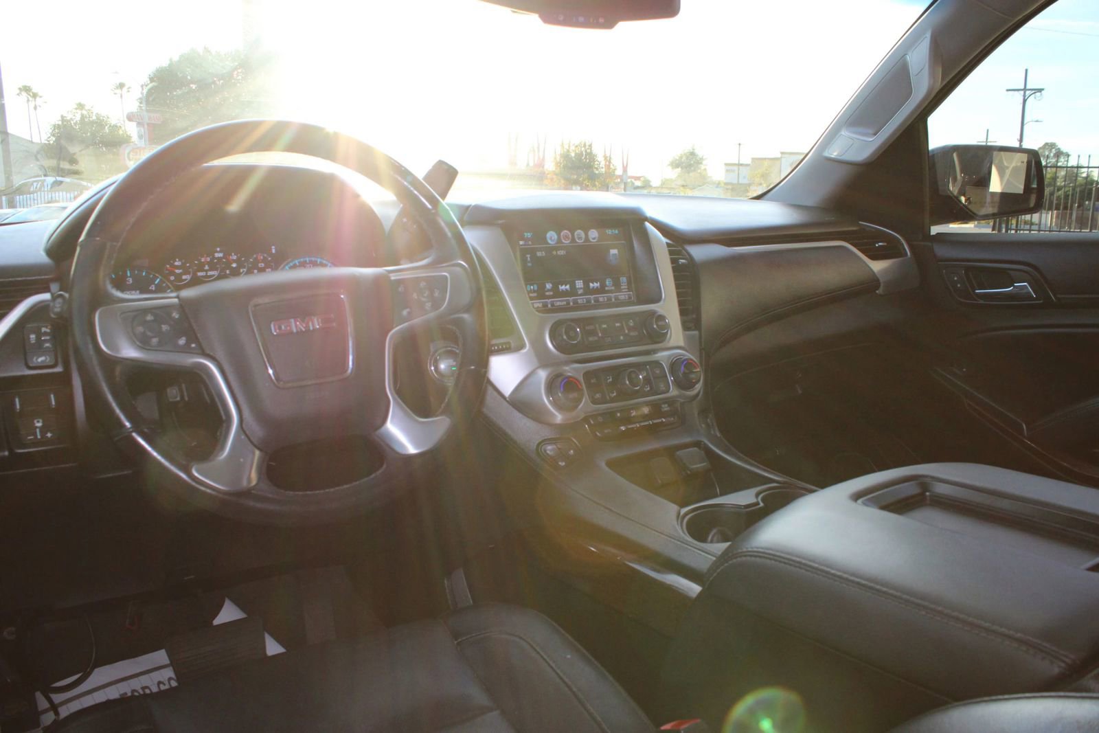 Used 2019 GMC Yukon XL SLT w/ Graphite Performance Edition image 16