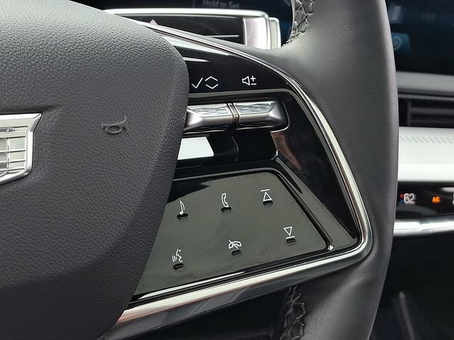 Certified 2025 Cadillac Optiq Luxury 2 w/ LPO, Floor Liner Package AWD/4WD image 21