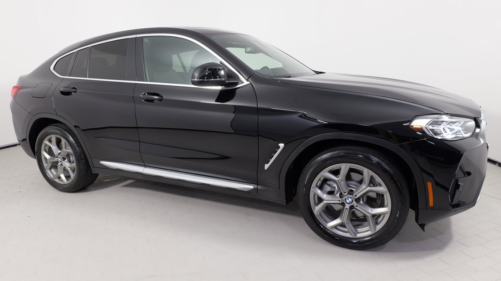 Used 2022 BMW X4 xDrive30i w/ Convenience Package image 15