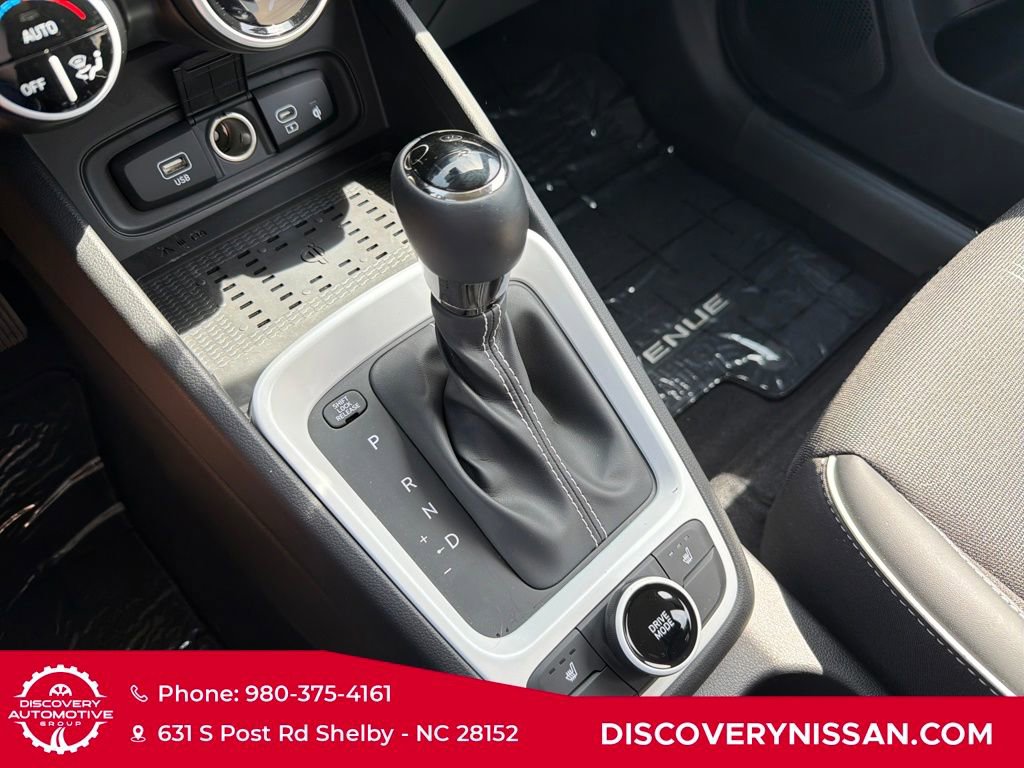 Used 2023 Hyundai Venue Limited image 21