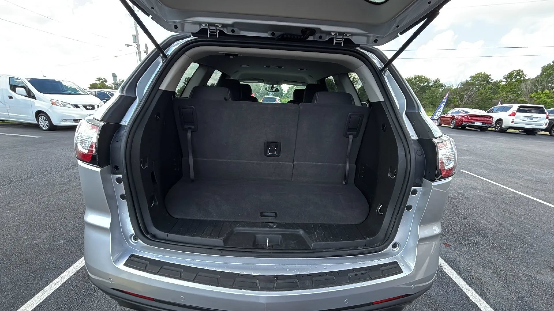 Used 2017 Chevrolet Traverse LT FWD image 12