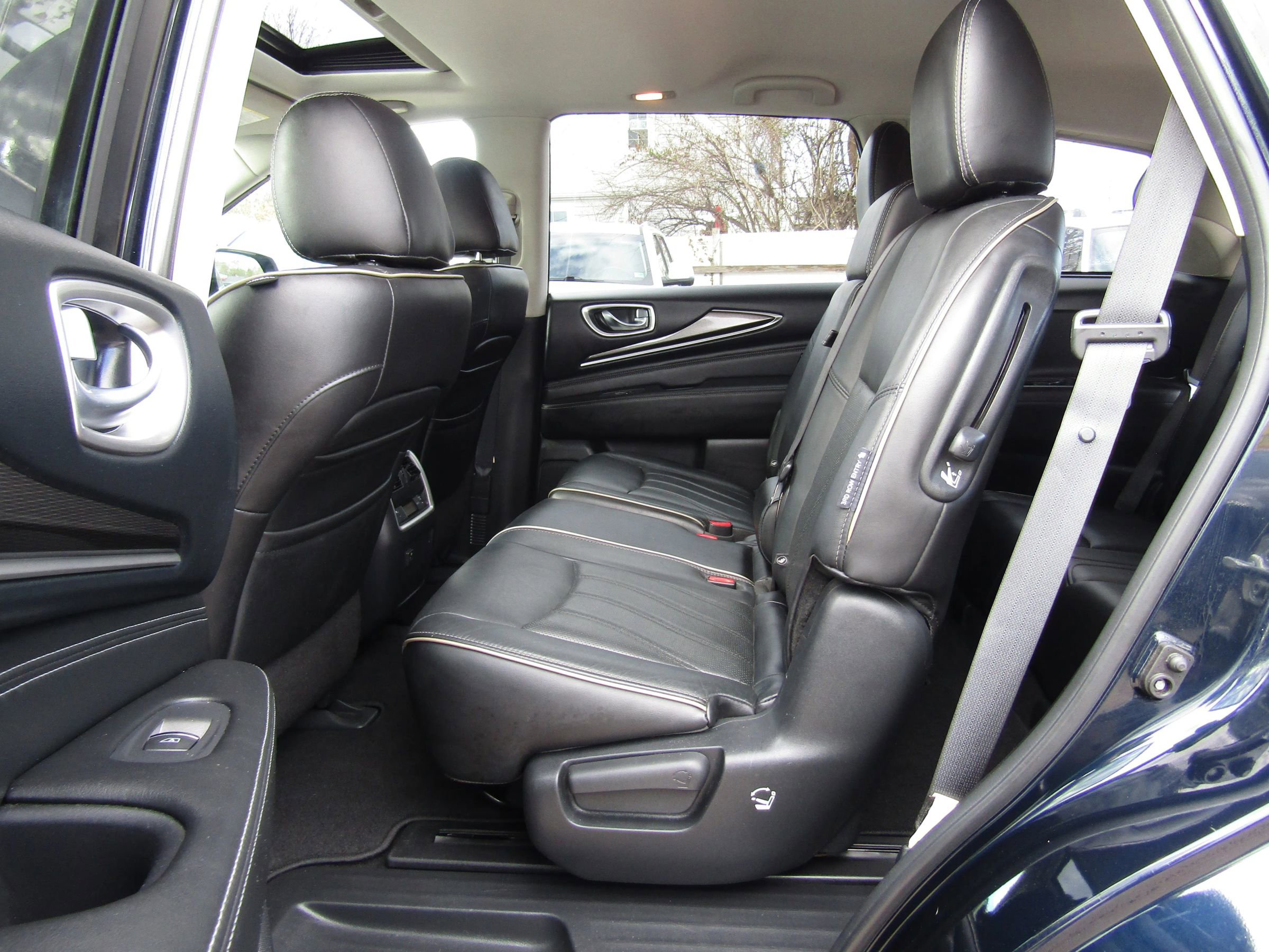 Used 2019 INFINITI QX60 Luxe w/ Essential Package image 16