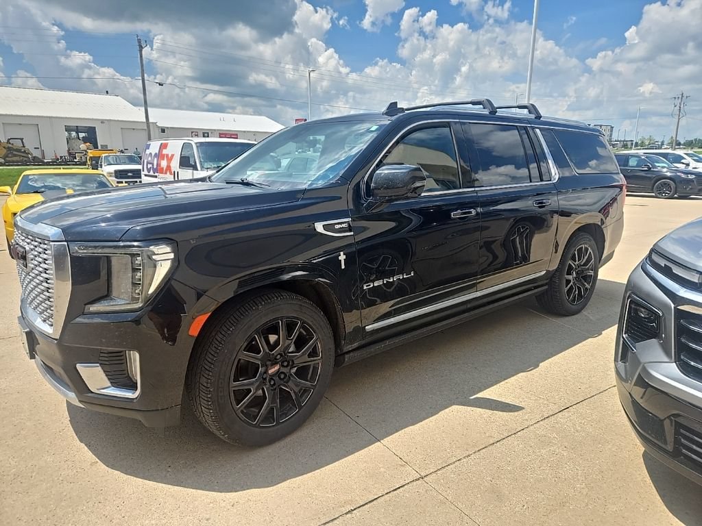 Used 2021 GMC Yukon XL Denali w/ Denali Ultimate Package AWD/4WD image 1