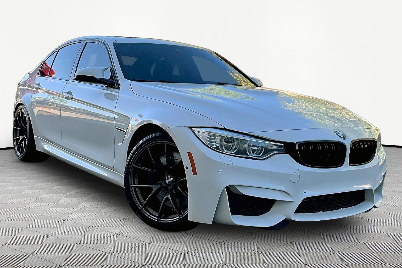 Used 2017 BMW M3 image 3