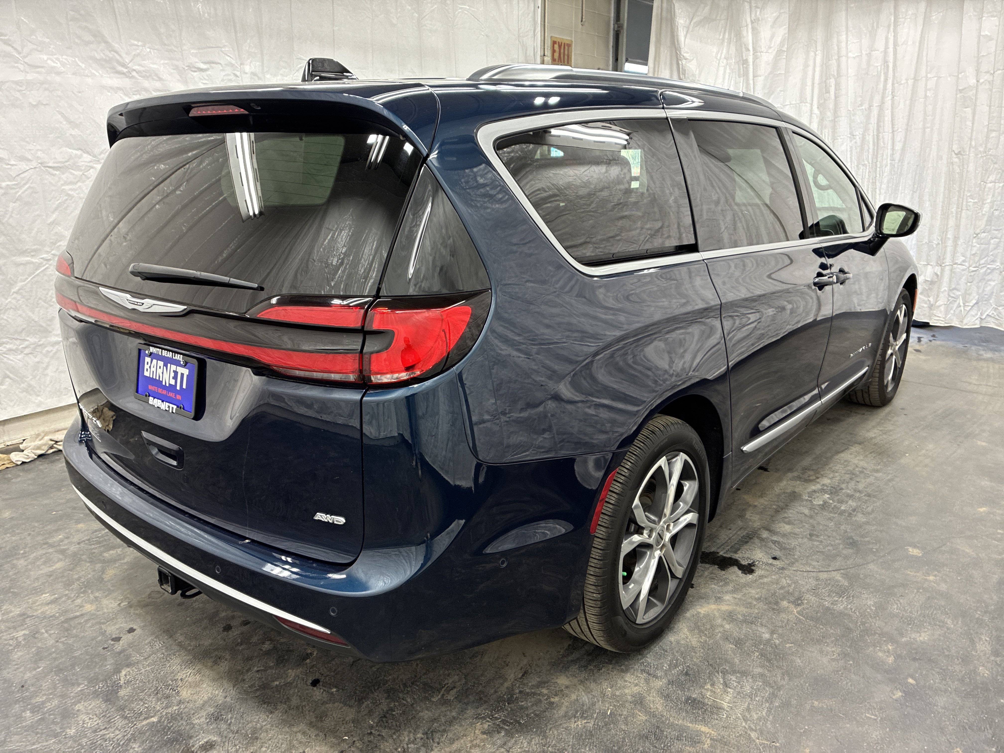 Certified 2025 Chrysler Pacifica Pinnacle w/ Trailer Tow Group AWD/4WD image 5