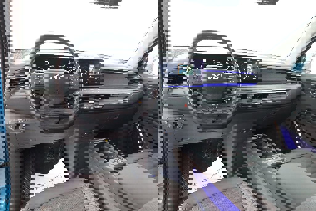 Used 2024 Kia EV9 Land image 13