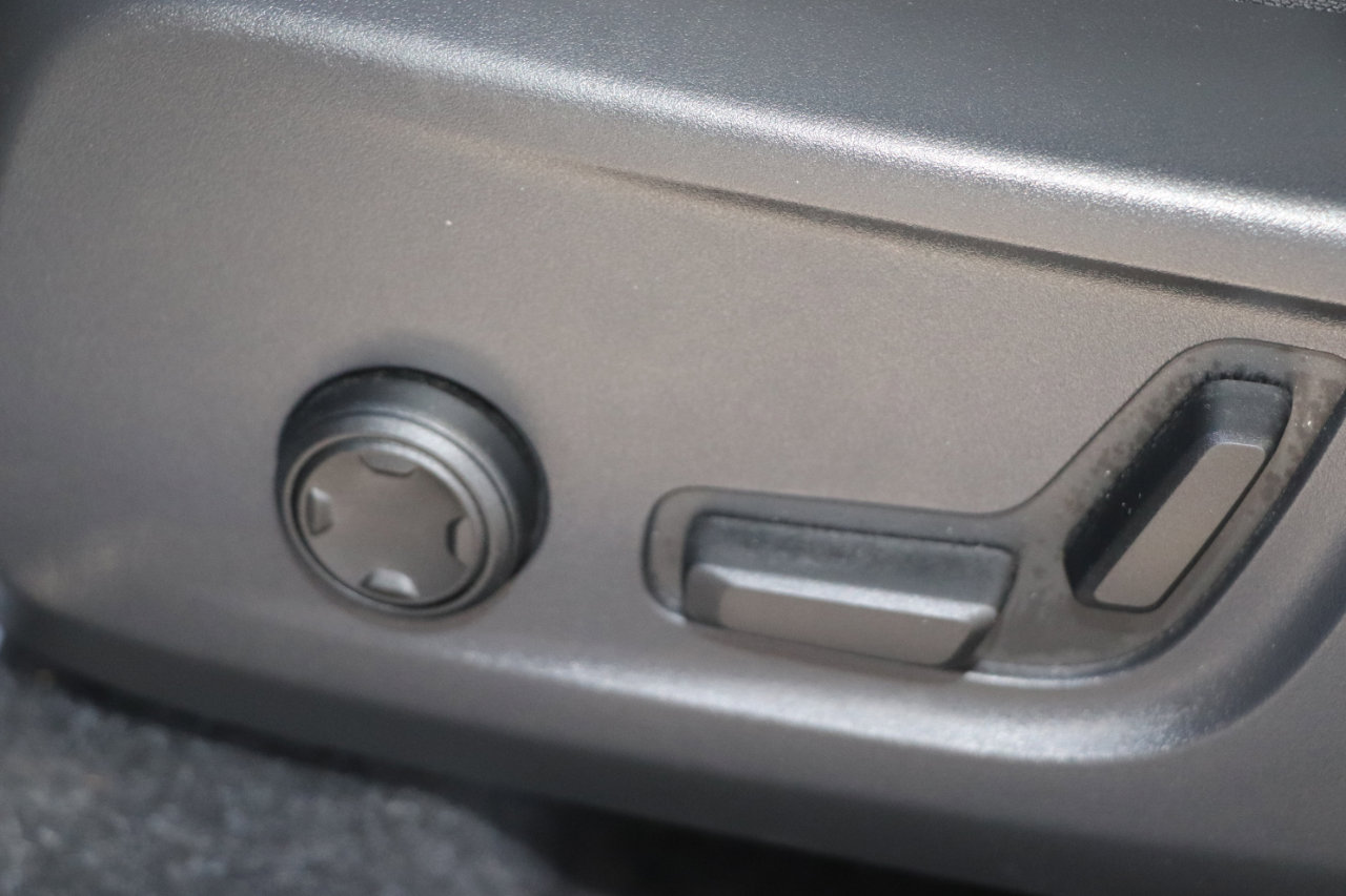 Used 2020 Volvo XC40 T5 R-Design image 14