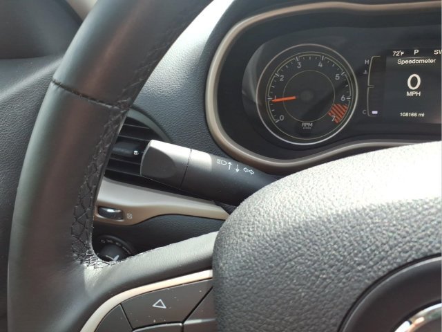 Used 2015 Jeep Cherokee Latitude w/ Cold Weather Group FWD image 28